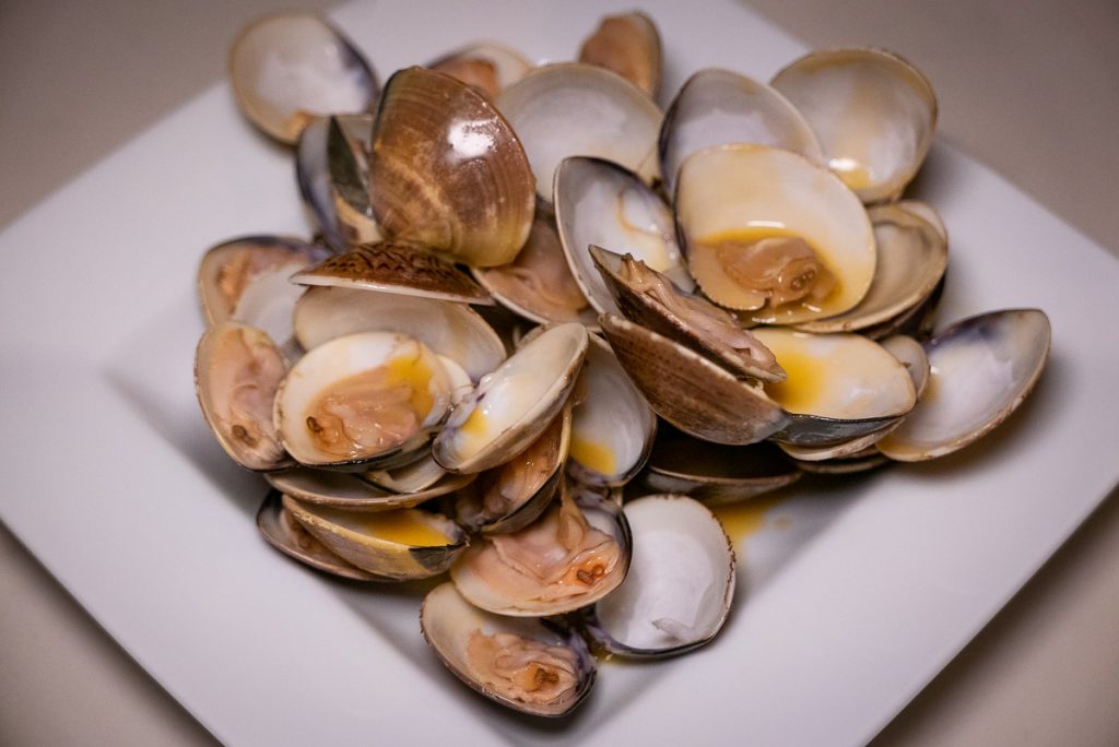 Clams at Ministry of Crab Shanghai in People's Park, Shanghai. Photo by Rachel Gouk. 