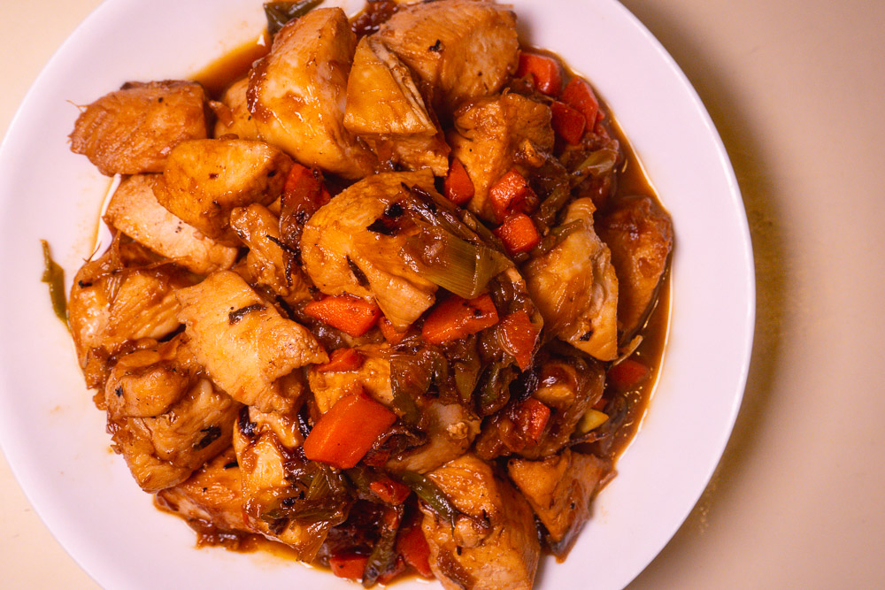 Easy recipes: Quarantine cooking with chicken breast. Soy-braised chicken with leeks. Photos by Rachel Gouk @ Nomfluence.