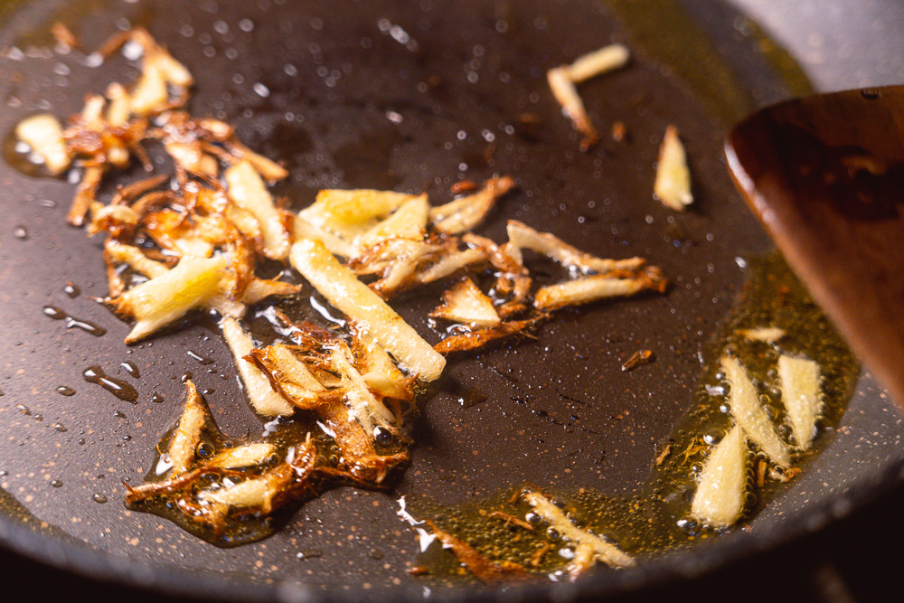 Easy recipes: Quarantine cooking with chicken breast. Soy-braised chicken with leeks. Photos by Rachel Gouk @ Nomfluence.