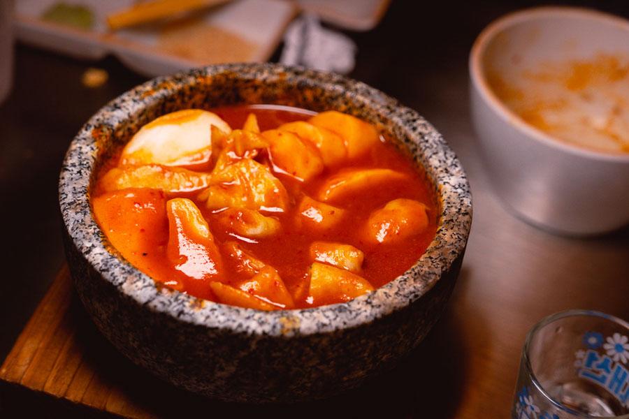 Tteokbokki at Botong Sikdang (JIng'an), a Korean restaurant in Shanghai that specializes in grilled pork and banchan. Photo by Rachel Gouk @ Nomfluence. 