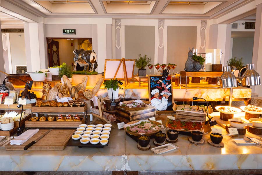 Sunday Brunch in Shanghai: The Cathay Room, Peace Hotel. Photo by Rachel Gouk @ Nomfluence. 