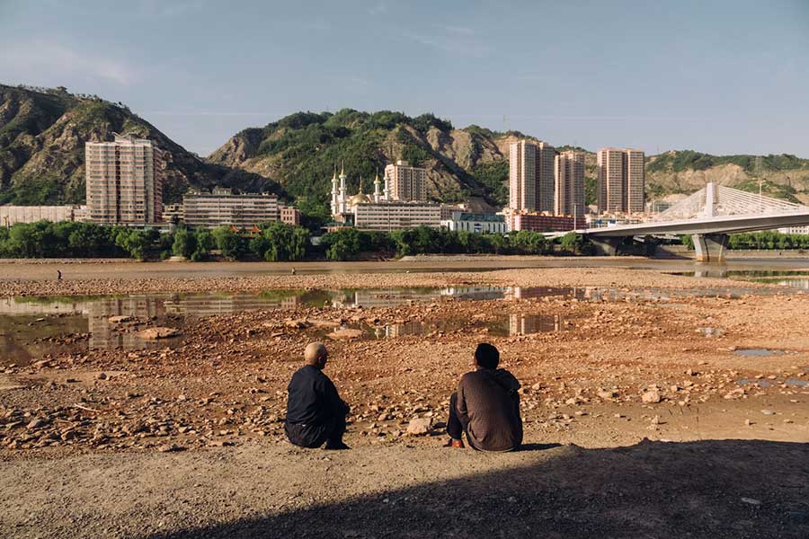 Yellow River, Lanzhou. Interview with Shanghai-based known food writer Christopher St. Cavish. @ Nomfluence. 