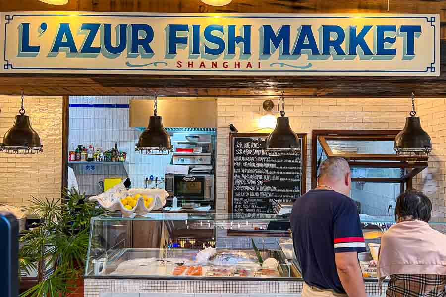 L'Azur Fish Market, Foodie Social at Hong Shou Fang  (鸿寿坊), a dining destination and commercial hub that boasts more than 60 restaurants, bars, and cafes, located in Putuo district, Shanghai. Photo by Rachel Gouk @ Nomfluence