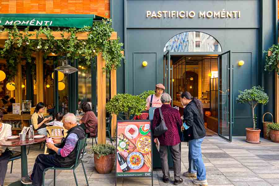 Foodie Social at Hong Shou Fang  (鸿寿坊), a dining destination and commercial hub that boasts more than 60 restaurants, bars, and cafes, located in Putuo district, Shanghai. Photo by Rachel Gouk @ Nomfluence