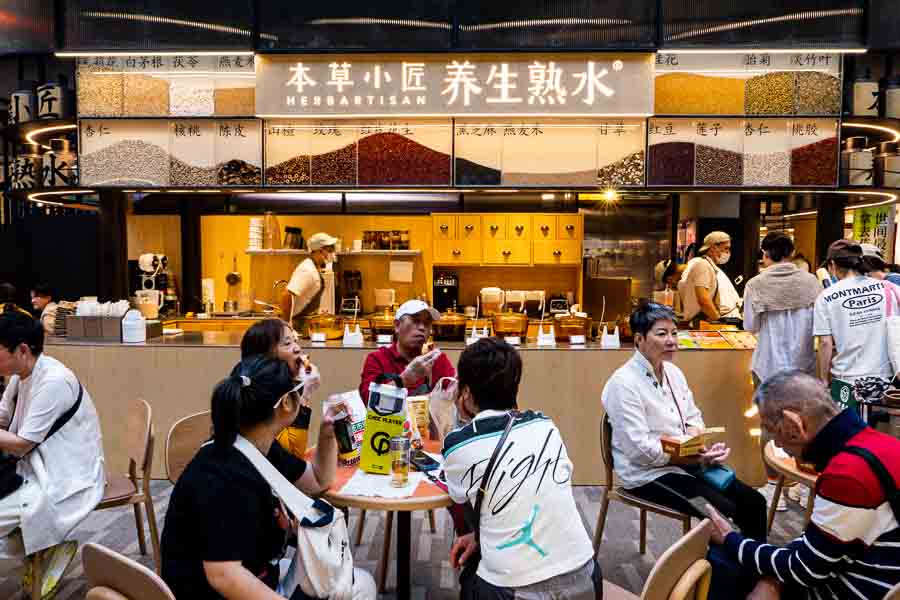 Foodie Social at Hong Shou Fang  (鸿寿坊), a dining destination and commercial hub that boasts more than 60 restaurants, bars, and cafes, located in Putuo district, Shanghai. Photo by Rachel Gouk @ Nomfluence