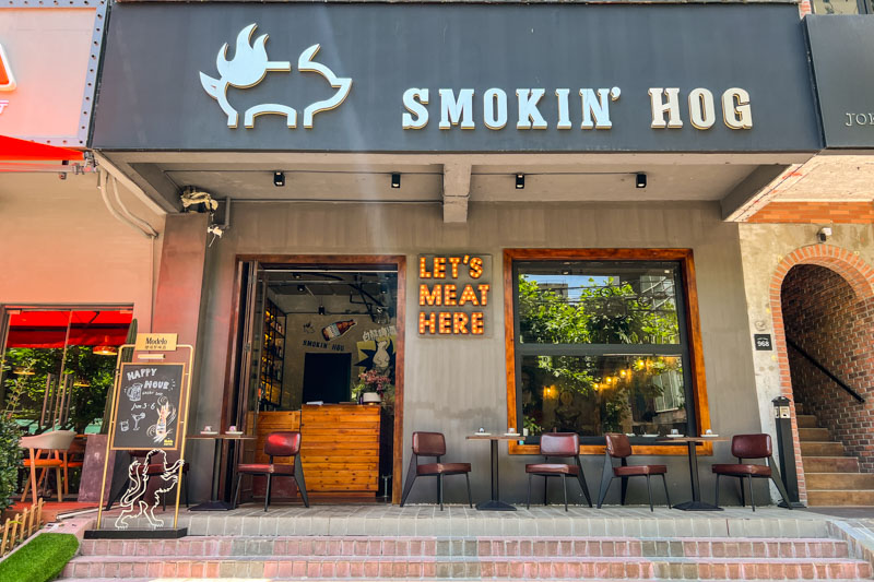 Smokin' Hog is a barbecue restaurant in Jing'an, Shanghai. Photo @ Nomfluence.