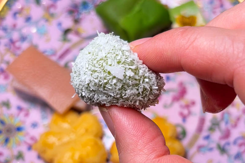 Nectar is a dessert shop in Shanghai specializing nyonya kuih, desserts from the Peranakan culture.