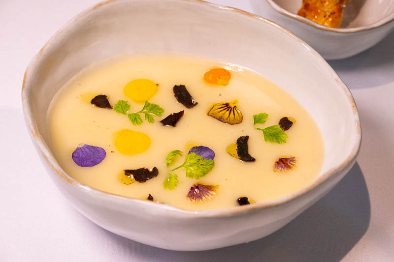 Salt-Less is a creative vegetarian restaurant in Shanghai serving Chinese and Western inspired dishes.