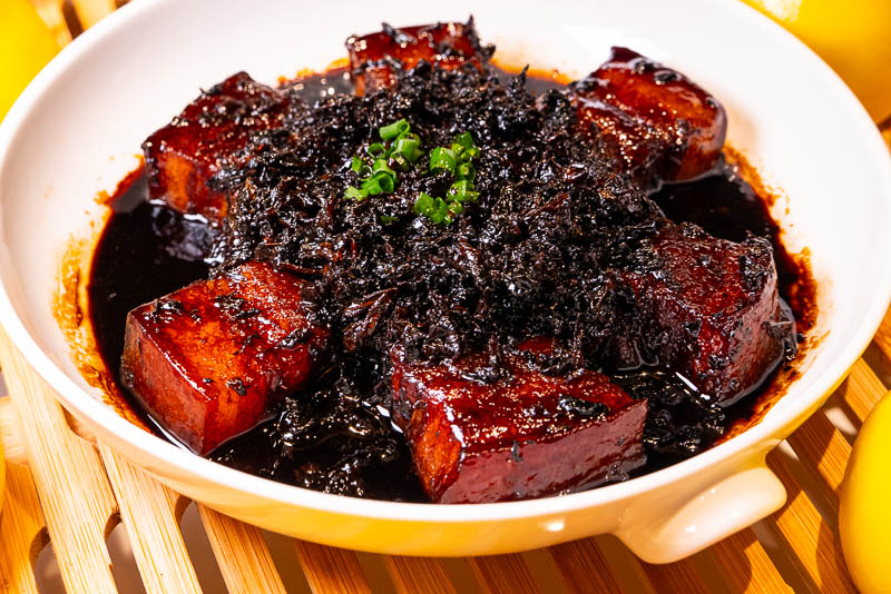 Yue Ji is a Chinese restaurant that specializes in Shaoxing cuisine with multiple locations in Shanghai and Hangzhou.