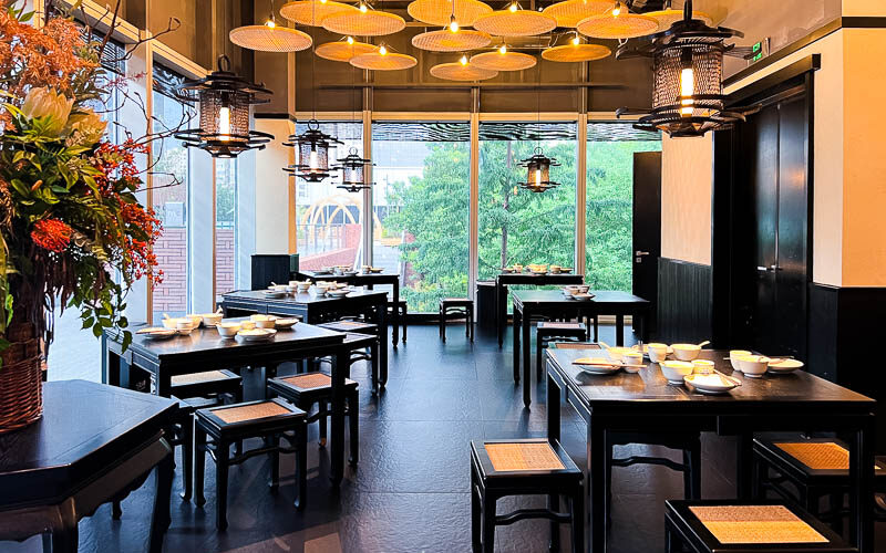 Yue Ji is a Chinese restaurant that specializes in Shaoxing cuisine with multiple locations in Shanghai and Hangzhou.