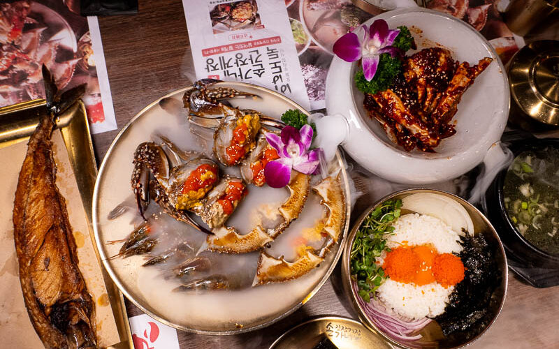 Sun Jia is a long-standing Korean restaurant in Shanghai's Koreatown specializing in marinated crab