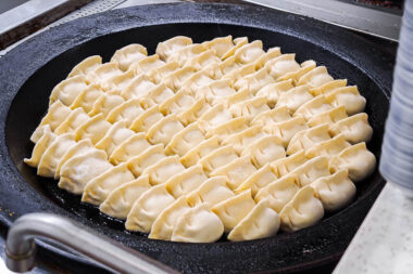 Hong Yu Fang 宏玉方, bib gourmand Shanghai guotie dumplings