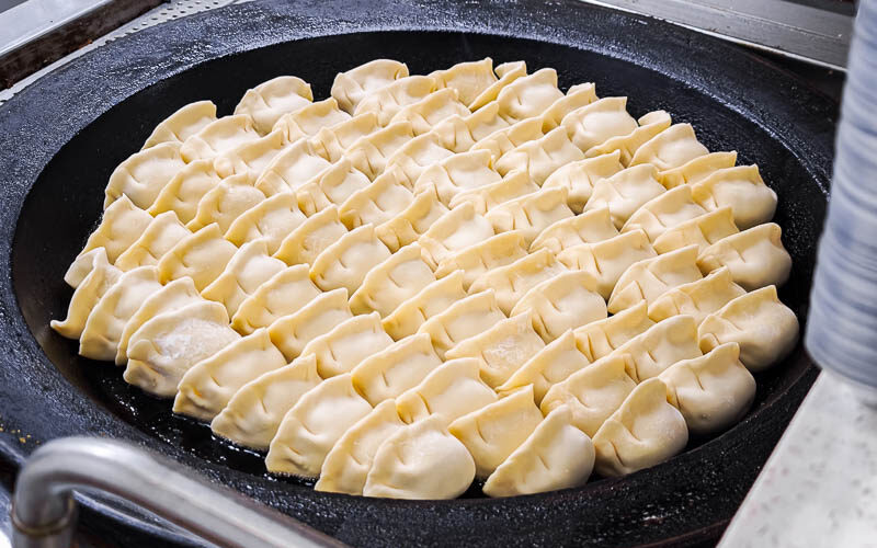 Hong Yu Fang 宏玉方, bib gourmand Shanghai guotie dumplings