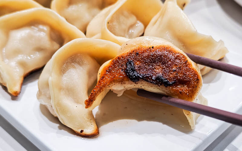 Hong Yu Fang 宏玉方 is a guotie (potsticker) shop in Shanghai serving crispy-bottomed dumplings.