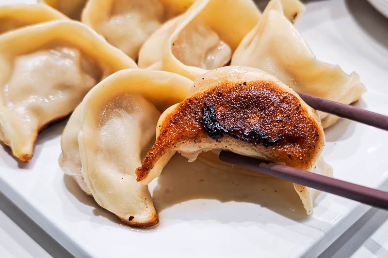 Hong Yu Fang 宏玉方 is a guotie (potsticker) shop in Shanghai serving crispy-bottomed dumplings.