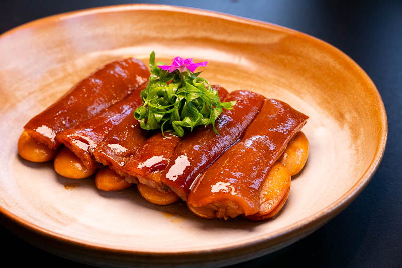 Wang Lu is a Chinese restaurant in Shanghai that specializes in Jiangxi cuisine.