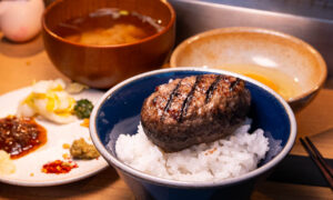 Hikiniku To Come, Tokyo-famous Japanese hamburger steak over rice opens in Shanghai.