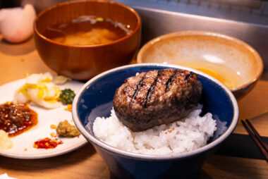 Hikiniku To Come, Tokyo-famous Japanese hamburger steak over rice opens in Shanghai.