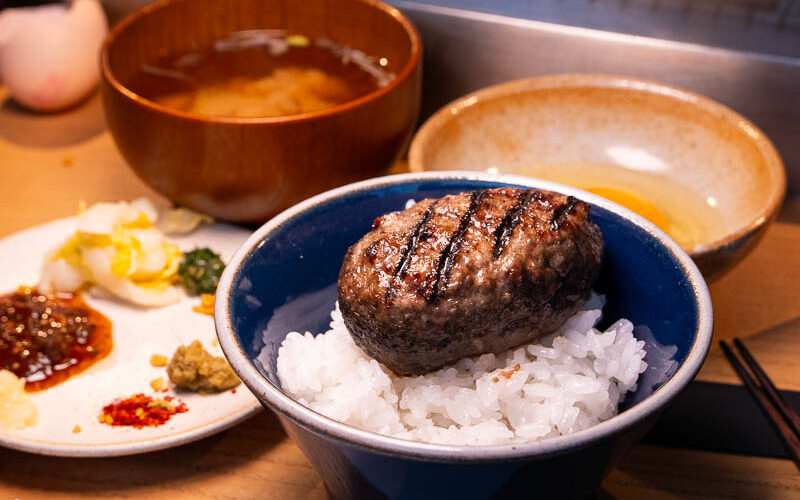 Hikiniku To Come, Tokyo-famous Japanese hamburger steak over rice opens in Shanghai.