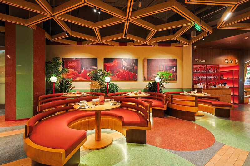 七月柿 Farm House (Melt in July) is a a creative tomato-themed restaurant in Plaza 66, Jing'an, Shanghai