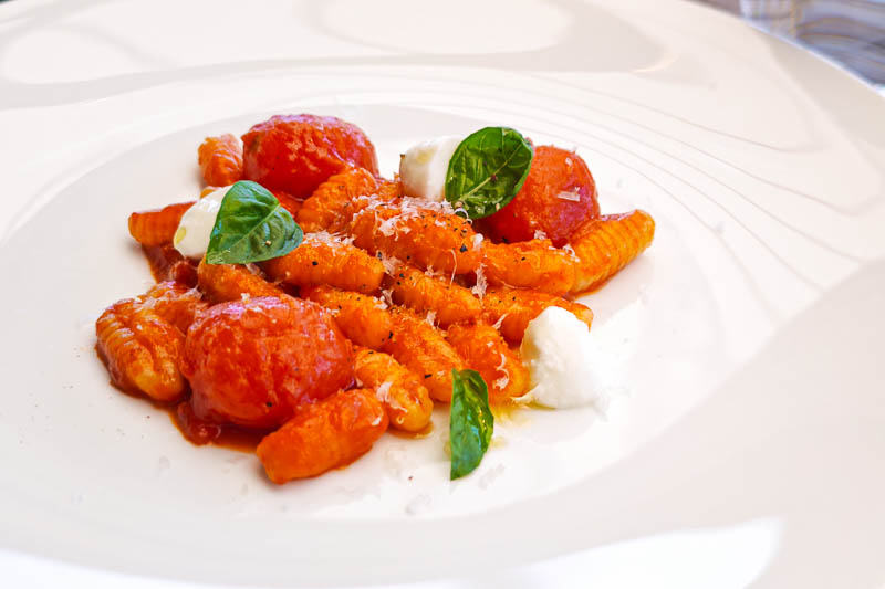 Spago Shanghai - free flow brunch on the Bund.