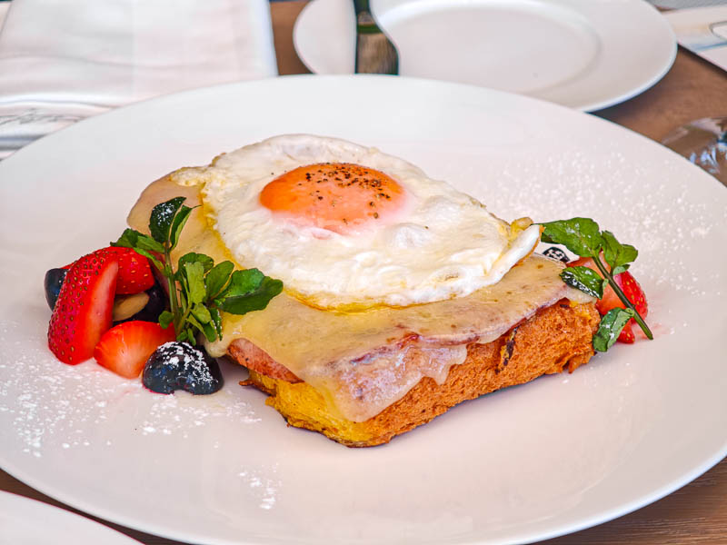 Spago Shanghai - free flow brunch on the Bund.